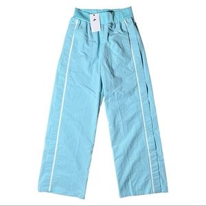 Nike Sportswear Icon Clash Women’s Woven Wide Leg Trousers